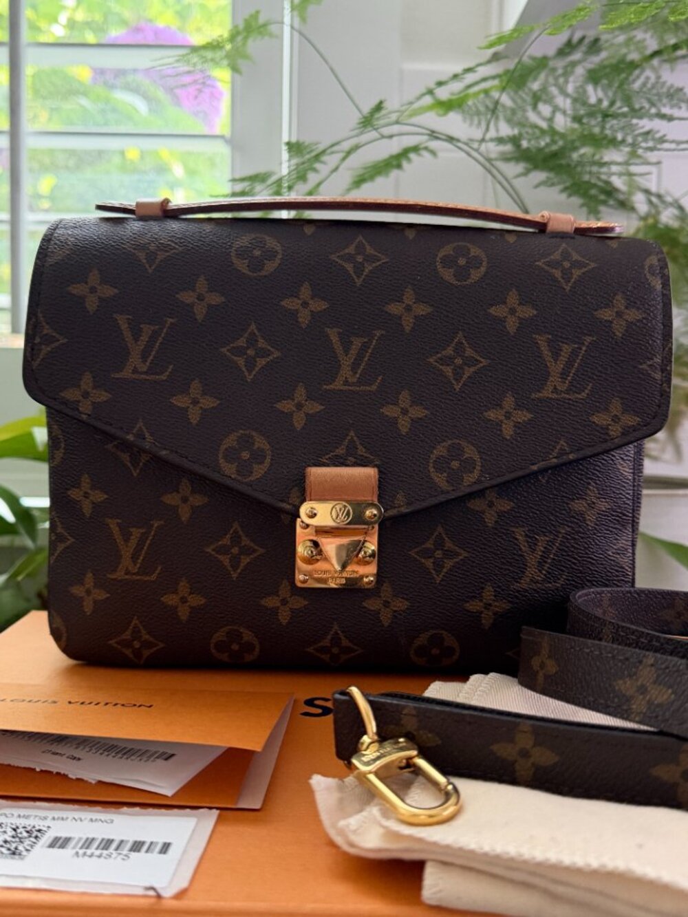 Louis Vuitton Pochette Metis Monogram M44875 w/ Box Dust Bag Receipt
